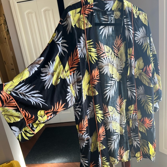 Forever 21+ sz 2x floral kimono - Picture 3 of 4